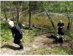 Bieszczady 09 072 - Oběd na břehu říčky